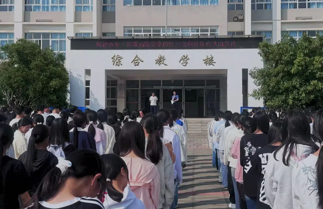 ���Ұ�ȫ������У԰�����氲ȫͬ��Բ